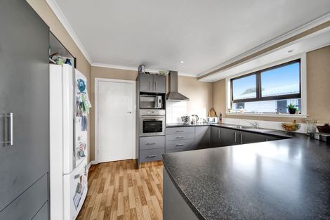 Photo of property in 13 Bone Crescent, Hawera, 4610