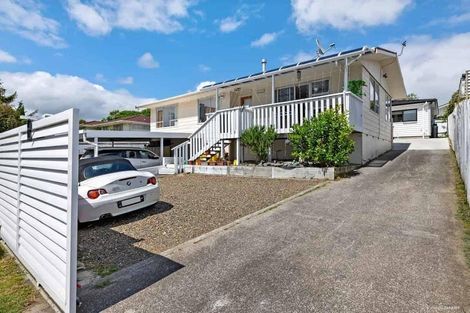 Photo of property in 21 Frobisher Way, Clendon Park, Auckland, 2103