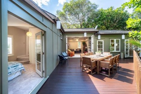 Photo of property in 55 Pupuke Road, Birkenhead, Auckland, 0627