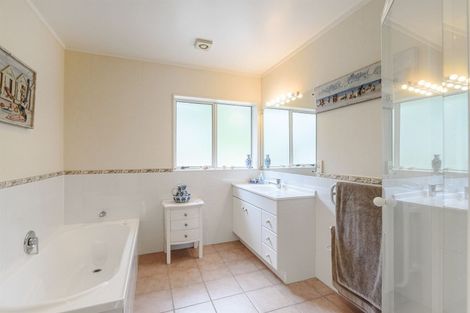 Photo of property in 338 East Coast Road, Sunnynook, Auckland, 0632