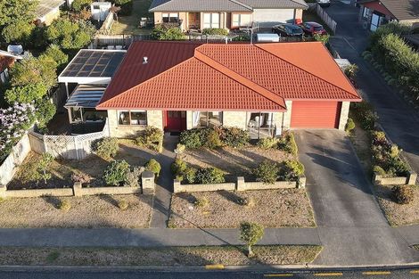 Photo of property in 12 College Drive, Paraparaumu, 5032
