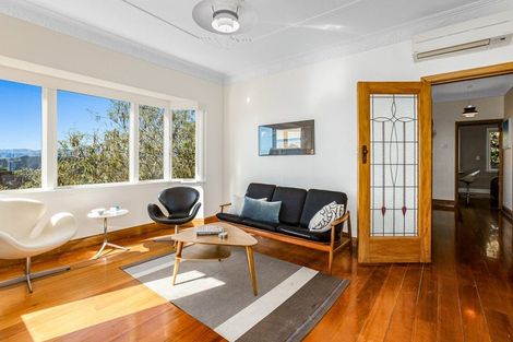 Photo of property in 13 Thane Road, Roseneath, Wellington, 6011