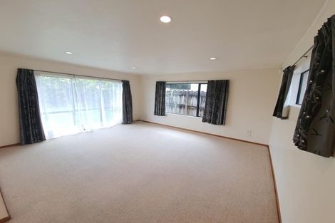 Photo of property in 350e Great South Road, Opaheke, Papakura, 2113