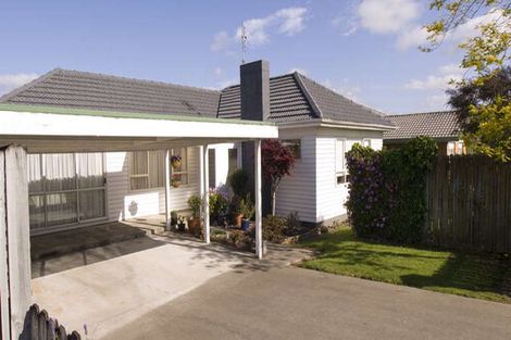 Photo of property in 2/84 Wellington Street, Howick, Auckland, 2014