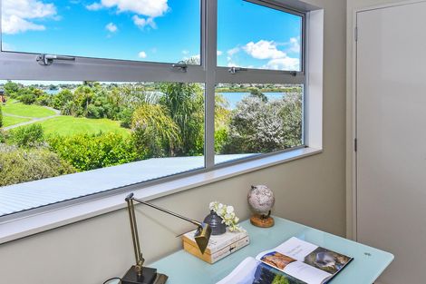Photo of property in 16 Stranraer Crescent, Wattle Downs, Auckland, 2103