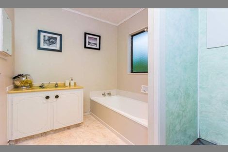 Photo of property in 148 Aviemore Drive, Highland Park, Auckland, 2010