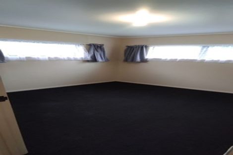 Photo of property in 1/12 Holiday Road, Stanmore Bay, Whangaparaoa, 0932