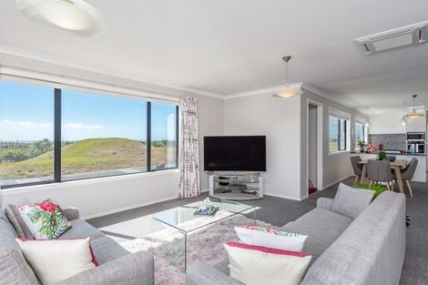 Photo of property in 16 Takahe Drive, Paraparaumu Beach, Paraparaumu, 5032