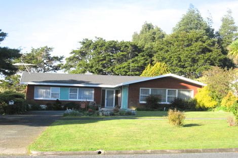 Photo of property in 98 Lawrence Crescent, Hillpark, Auckland, 2102