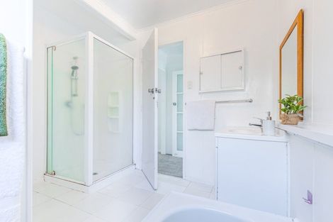 Photo of property in 30 County Road, Torbay, Auckland, 0630