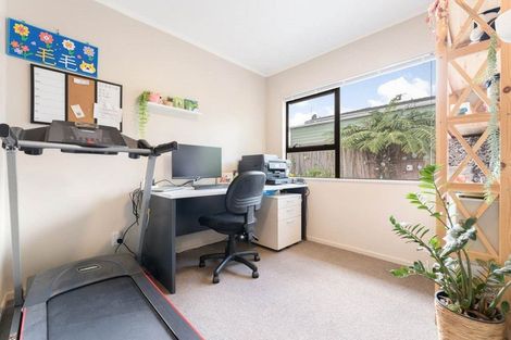 Photo of property in 2/12 Benchmark Drive, Massey, Auckland, 0614