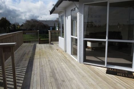 Photo of property in 2 Caesar Roose Drive, Glenview, Hamilton, 3206