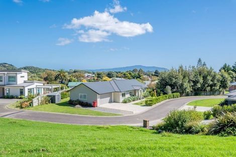 Photo of property in 7 Hihi Place, Waikanae, 5036