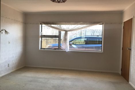 Photo of property in 6 Birdie Place, Red Beach, 0932