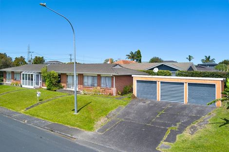 Photo of property in 2/2 Vodanovich Road, Te Atatu South, Auckland, 0610