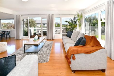 Photo of property in 2 Carento Way, Stanmore Bay, Whangaparaoa, 0932