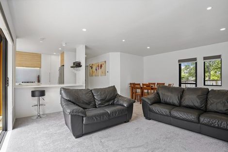 Photo of property in 18a Cottam Grove, Northcross, Auckland, 0632