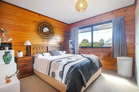 Photo of property in 2/9 Bronzewing Terrace, Unsworth Heights, Auckland, 0632