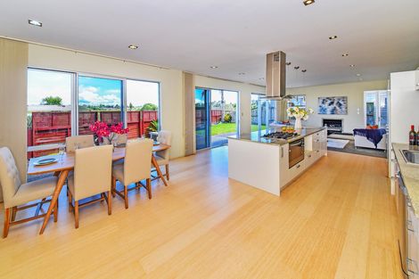 Photo of property in 16 Stranraer Crescent, Wattle Downs, Auckland, 2103