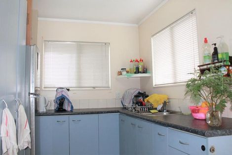 Photo of property in 28 Gibbons Road, Weymouth, Auckland, 2103
