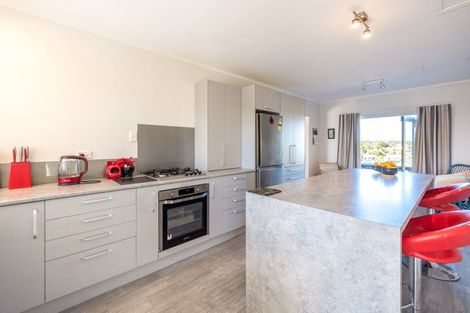 Photo of property in 17 Wellington Road, Surfdale, Waiheke Island, 1081