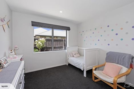 Photo of property in 32 Royston Common, West Melton, 7618