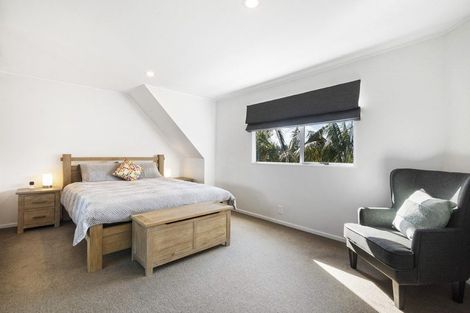 Photo of property in 1/18 Altair Place, Windsor Park, Auckland, 0632