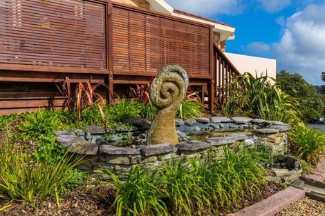 Photo of property in 2 Kittiwake Drive, Schnapper Rock, Auckland, 0632