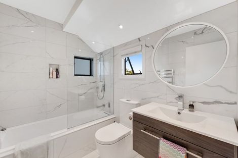 Photo of property in 27b Tamaki Bay Drive, Pakuranga, Auckland, 2010
