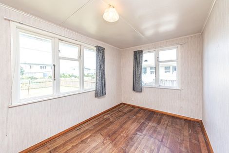 Photo of property in 27 Matipo Street, Castlecliff, Whanganui, 4501