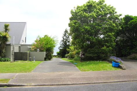 Photo of property in 94 Pacific Parade, Army Bay, Whangaparaoa, 0930