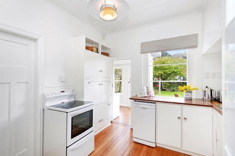 Photo of property in 25 Findlay Street, Tawa, Wellington, 5028