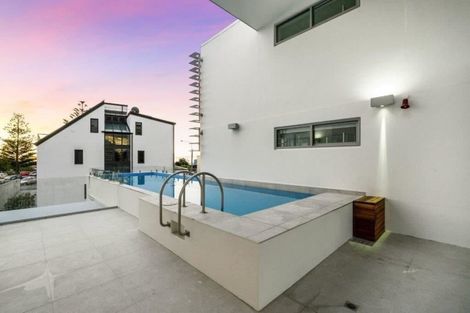 Photo of property in 2/22 Esplanade, Sumner, Christchurch, 8081