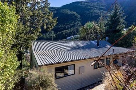 Photo of property in 26 Mackinnon Terrace, Sunshine Bay, Queenstown, 9300