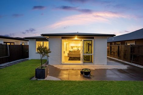 Photo of property in 32 Awatira Drive, Papamoa Beach, Papamoa, 3118
