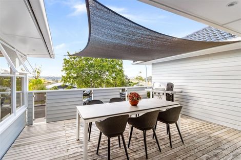 Photo of property in 27 Gill Avenue, Te Atatu Peninsula, Auckland, 0610