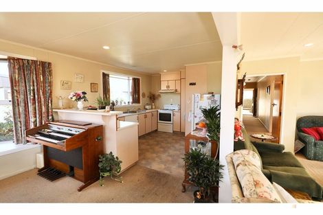 Photo of property in 69 Main North Road, Geraldine, 7930