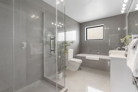 Photo of property in 11 Veneta Close, Flat Bush, Auckland, 2019