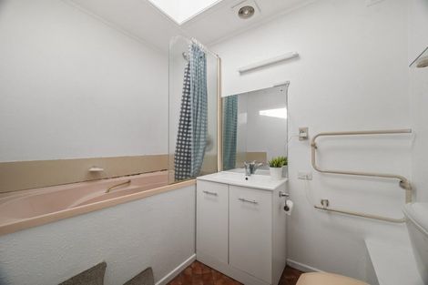 Photo of property in 100a Kawaha Point Road, Kawaha Point, Rotorua, 3010