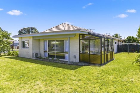 Photo of property in 2 Cypress Grove, Paraparaumu, 5032