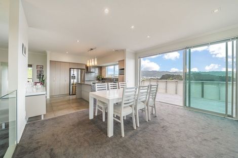 Photo of property in 10 Hollyford Place, Aotea, Porirua, 5024