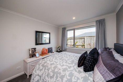 Photo of property in 6 Atlantic Drive, Fitzherbert, Palmerston North, 4410