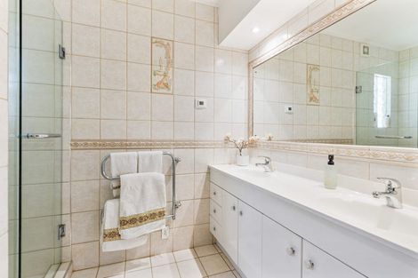 Photo of property in 9a Braemar Road, Castor Bay, Auckland, 0620