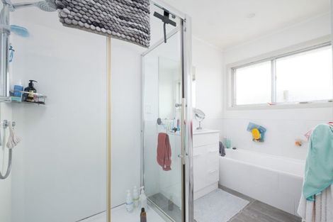 Photo of property in 32 Marlborough Avenue, Glenfield, Auckland, 0629