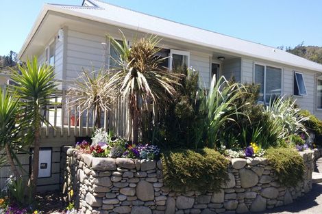 Photo of property in 28 Helvetia Grove, Naenae, Lower Hutt, 5011