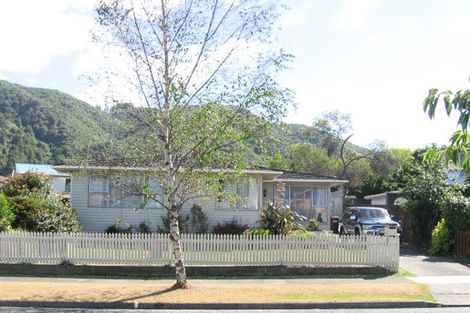 Photo of property in 19 Montana Road, Totara Park, Upper Hutt, 5018