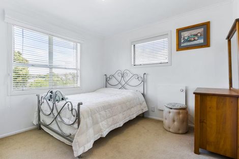 Photo of property in 3a Leiden Place, Totara Vale, Auckland, 0629