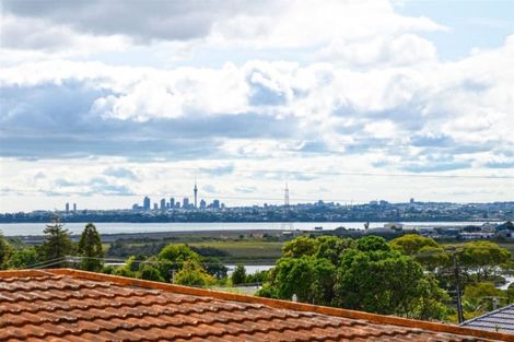 Photo of property in 6 Fairlea Road, Te Atatu South, Auckland, 0610