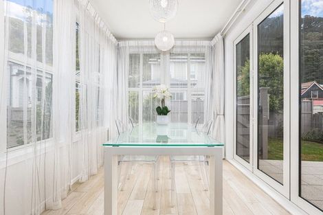 Photo of property in 5a Torless Terrace, Thorndon, Wellington, 6011