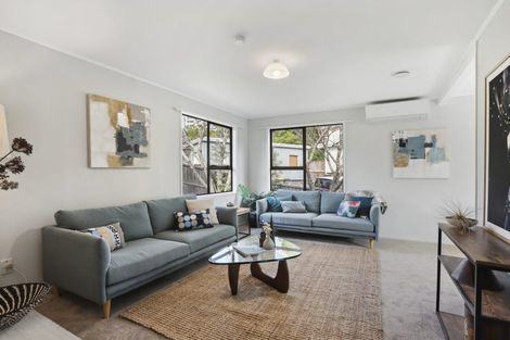 Photo of property in 15 Panzic Place, Glen Eden, Auckland, 0602